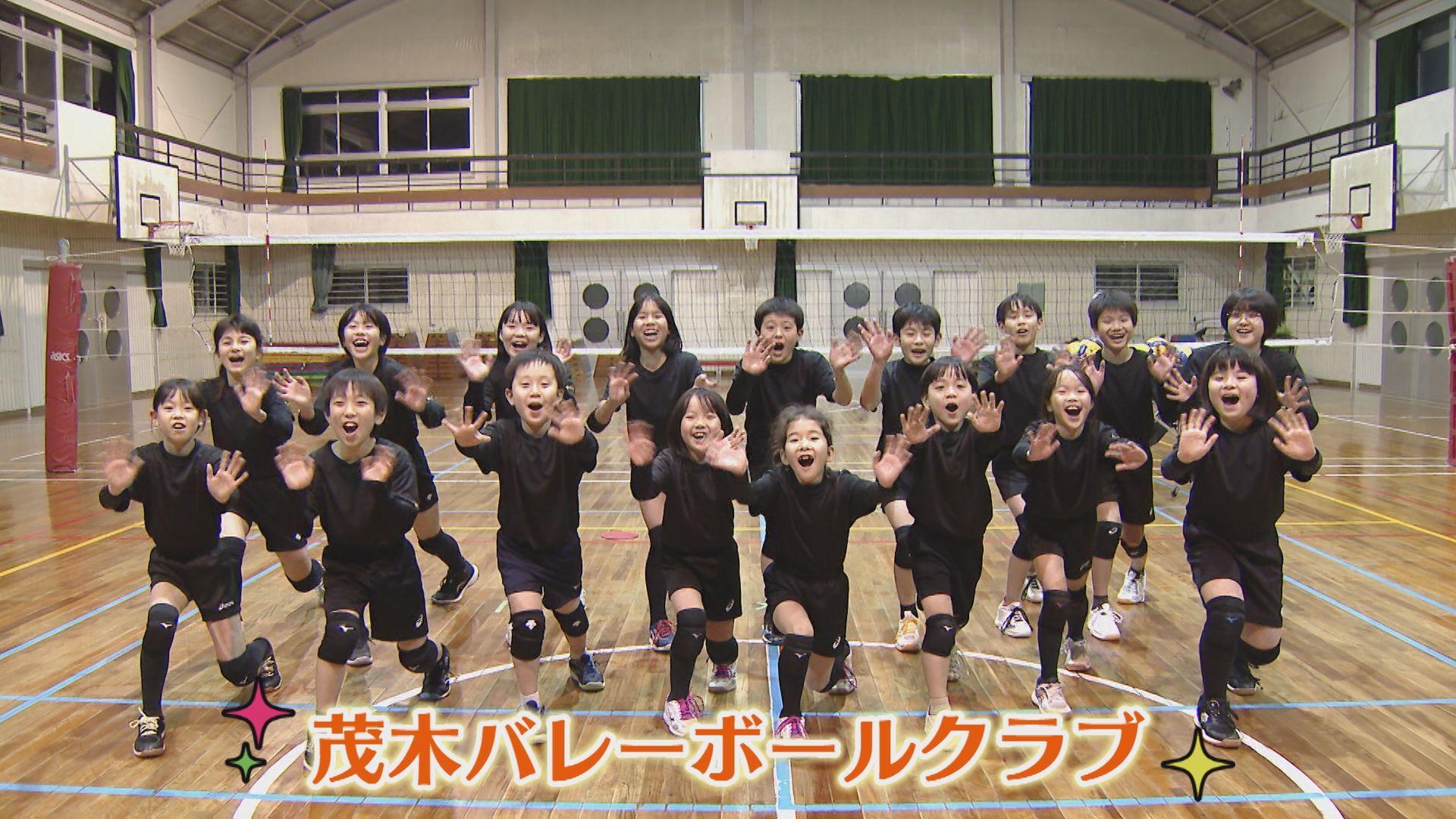 ４姉妹を含む５組の兄弟姉妹らがバレーボールに夢中！長崎市の男女混合チーム
