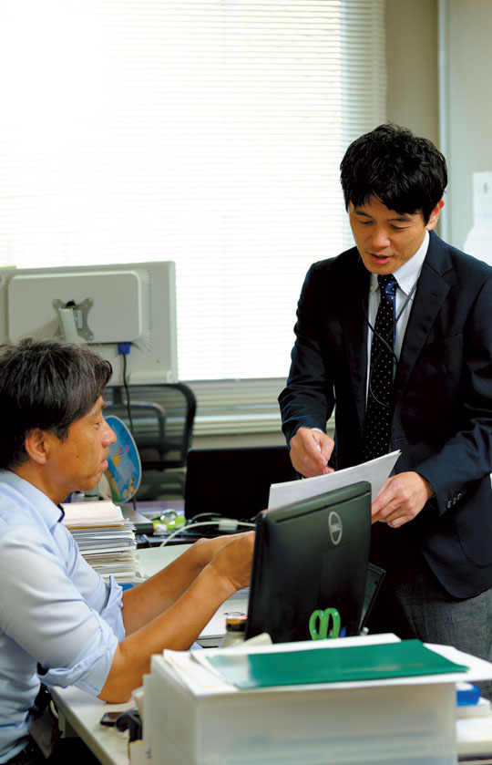 総務部仕事風景