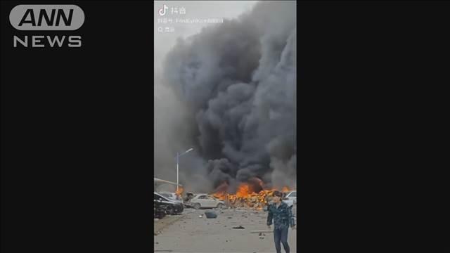 中国・山西省のアパートで爆発　4人重傷含む17人けが　周辺の車などにも延焼