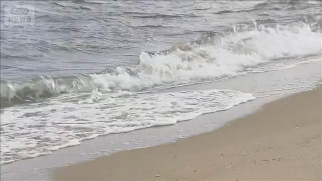 砂浜に人の右足　海上では左腕がない上半身の遺体を発見　事件と事故両面で捜査