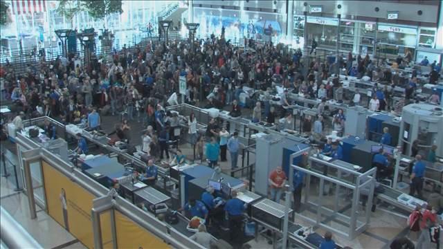 エアバス運航停止要請で米の影響は　感謝祭休暇で600万人が航空便を利用