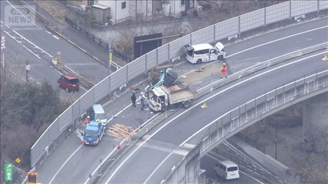 【速報】圏央道の高尾山IC付近でトラックなど3台絡む事故 男女6人けが 東京・八王子市