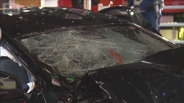 赤信号で1分超経過の交差点に　9人死傷事故の内閣府公用車