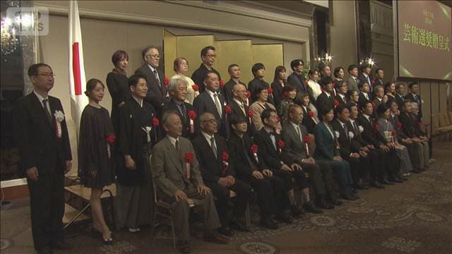 芸術選奨の贈呈式で清水ミチコさんら喜び語る　新人賞には声優の花江夏樹さんら