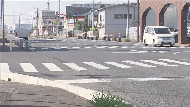 バイクとトラックが衝突、転倒　後続車にひかれ男性死亡