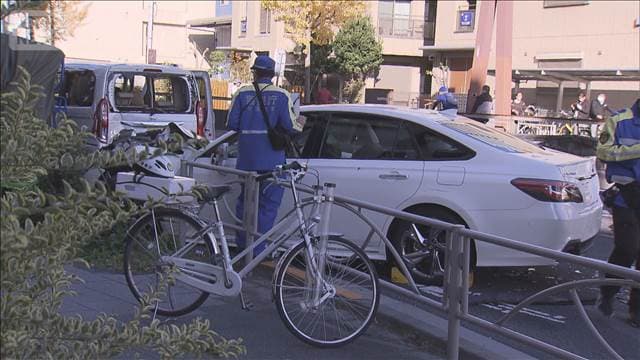 足立区車暴走　14人死傷　38歳男を追送検　トラックに突っ込み7人けがさせたか