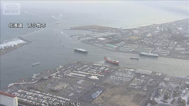 【動画】津波警報をうけ、一斉に沖合を目指す大型船　北海道・苫小牧市