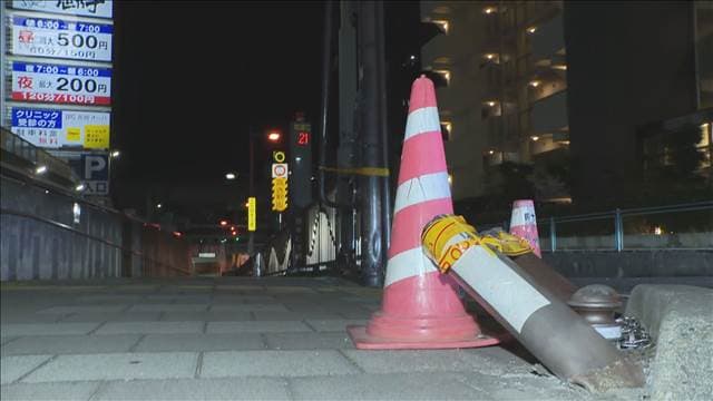 乗用車がトラックと衝突し歩道に突っ込む　自転車の母子が重傷　群馬・高崎市