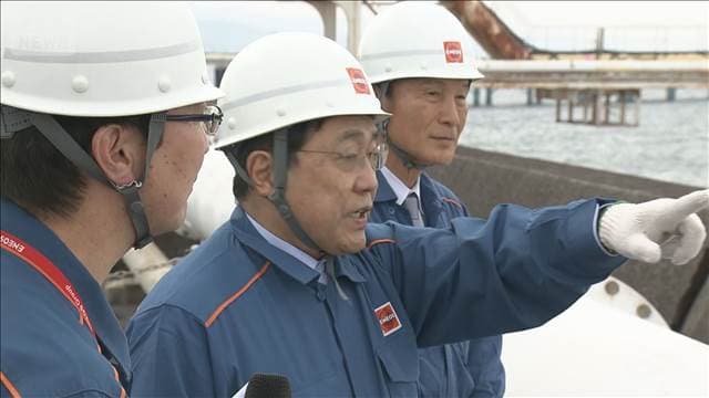 赤沢大臣が石油国家備蓄の喜入基地を視察　3月に100万キロリットル放出