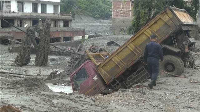 ネパール土石流　死者675人に　10ヵ国152人救助も行方不明者約2500人に