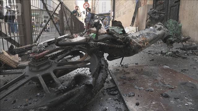 フランス・パリの高校で放火相次ぐ　各地でデモ激化　警察に花火撃ち込むなど衝突も