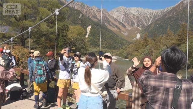 “日本のスイス”上高地に観光客殺到　駐車場は夜明け前に満車　バス停に早朝100人