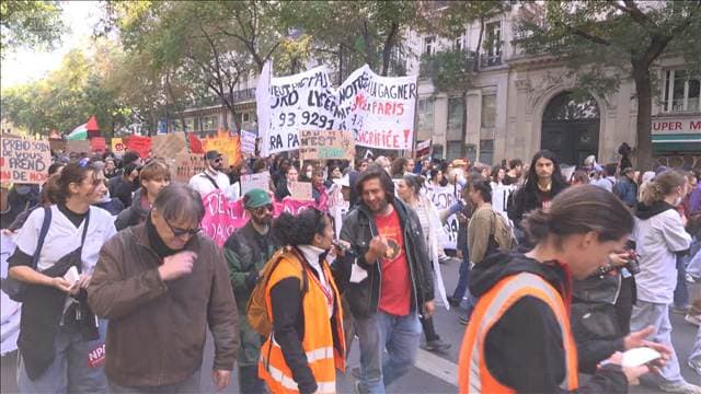 仏全土デモ行進で一部が暴徒化　市庁舎の扉破壊　観光案内所放火　逮捕・拘束者が多数