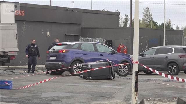 パリ郊外で銃撃　1人死亡4人けが　12歳少女重体　テロ目的殺人・殺人未遂容疑で捜査