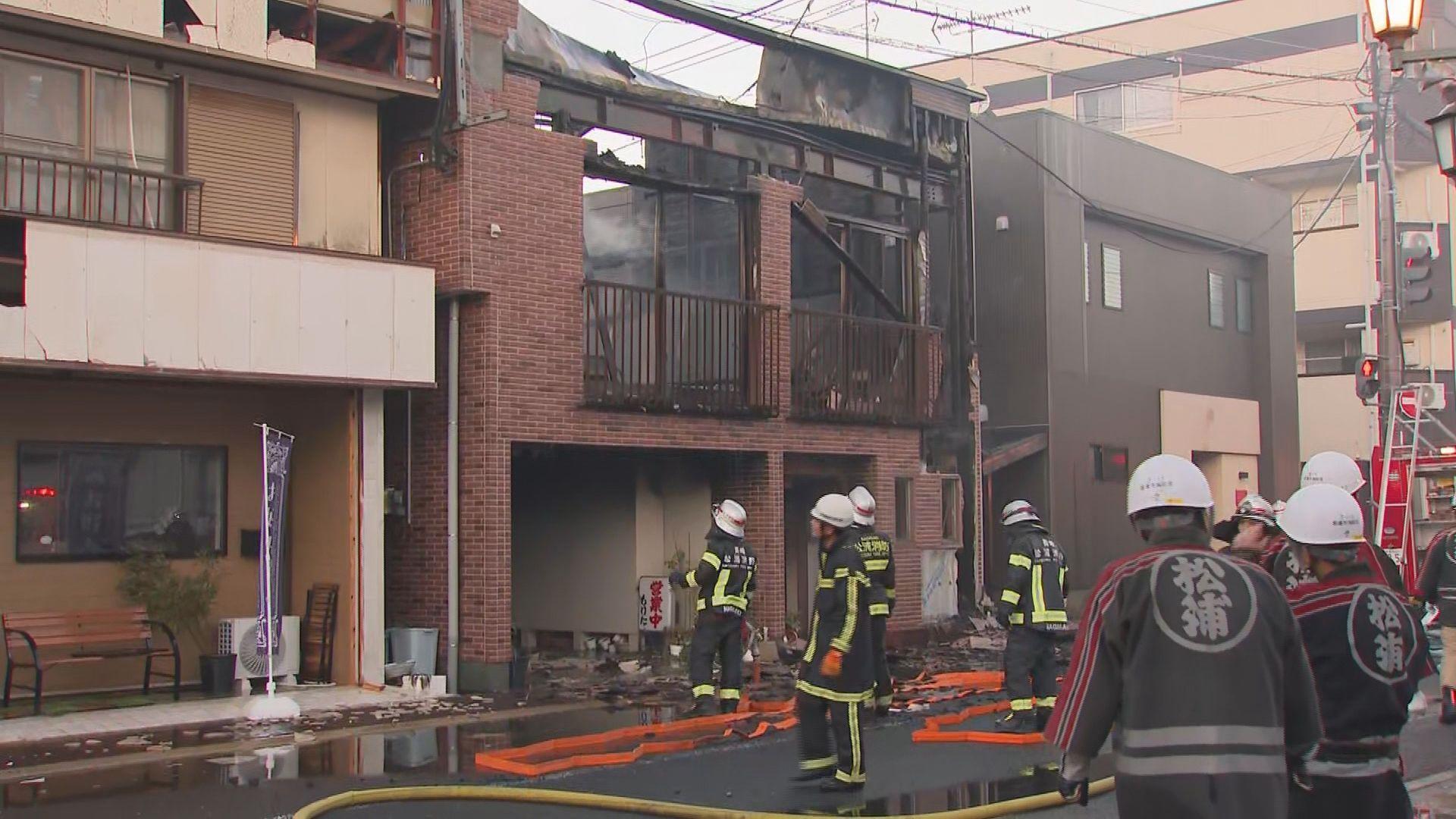 厨房で料理中に出火…松浦市の飲食店で火事 経営者が顔にやけど 両隣に延焼も