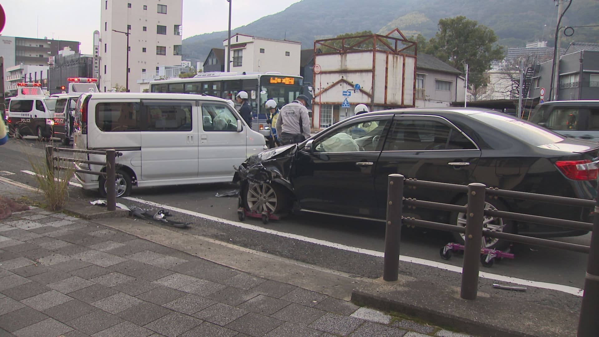 中央線をはみ出し車が正面衝突か…佐世保市宮田町で事故