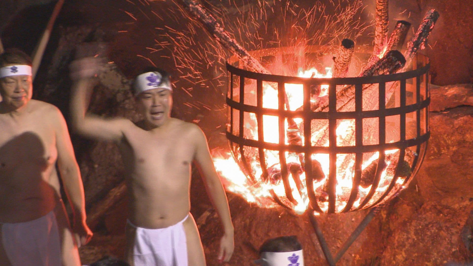 １年で最も寒いとされる時期に真冬の千々石川に浸かり「大寒禊」で心身清める　