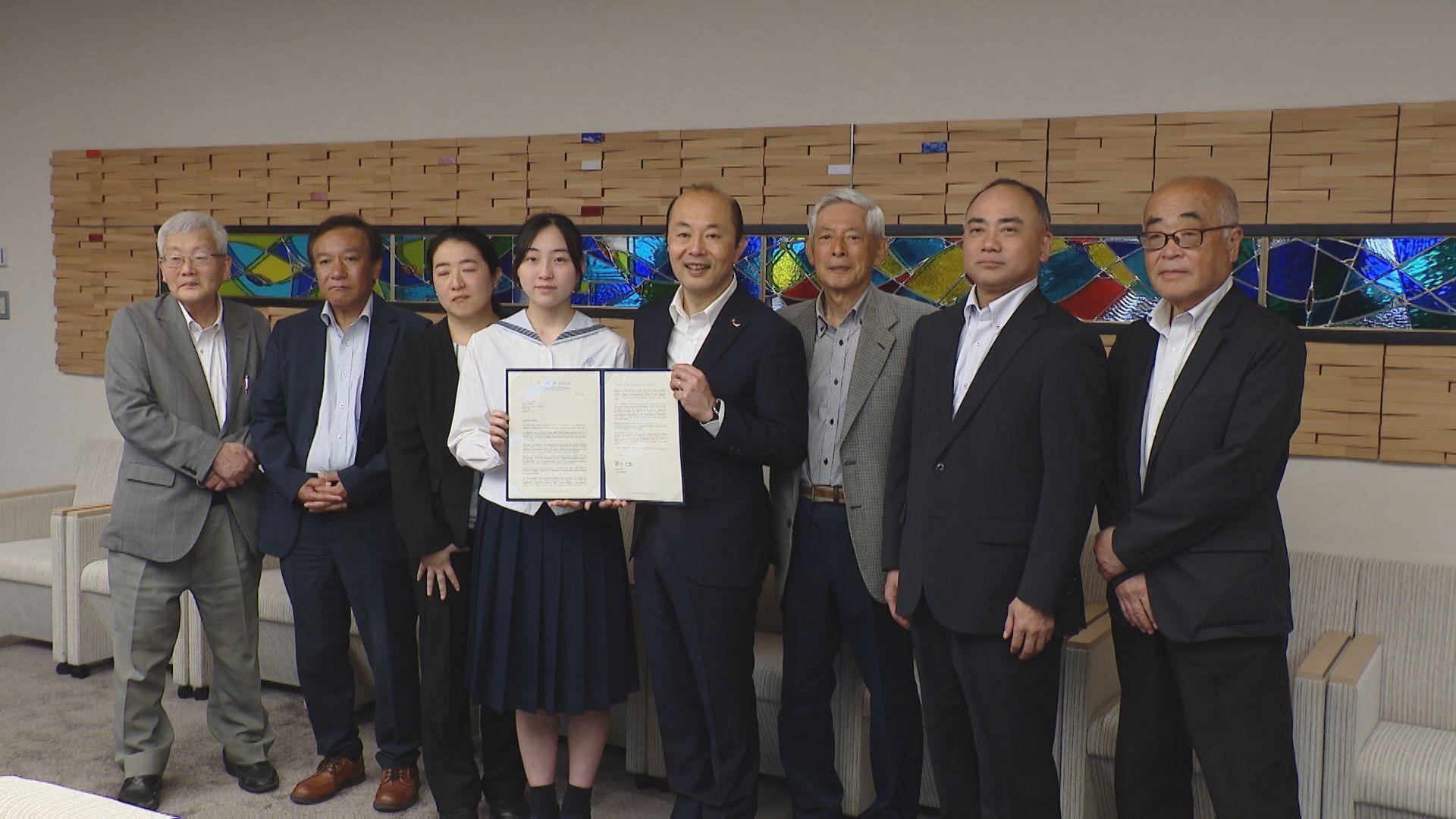 「高校生平和大使」ノーベル平和賞受賞に向け高校生をノルウェー派遣 市長が“オスロ市長宛の親書”託す