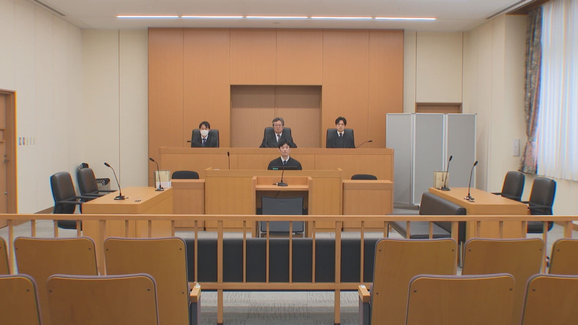 他人の車に放火した罪 被告の女(25)に拘禁刑2年を求刑