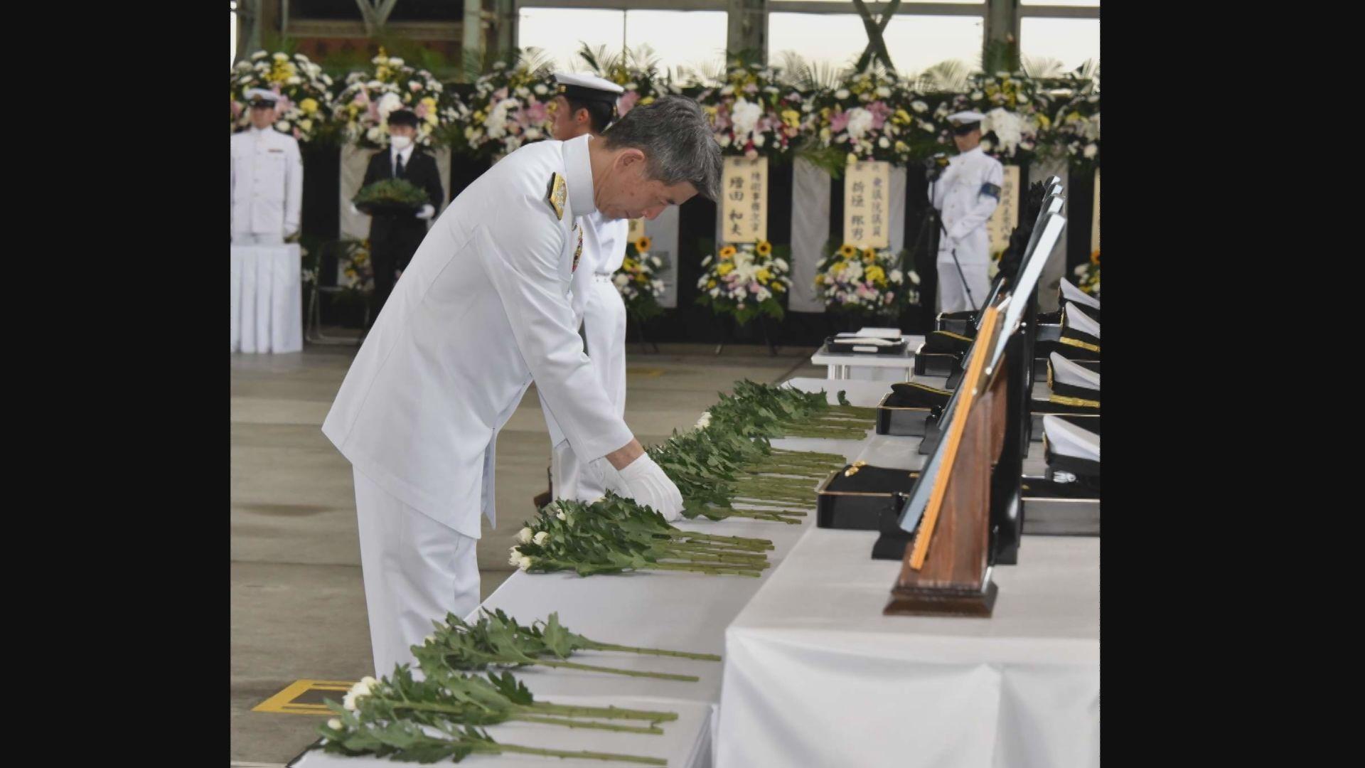 海自ヘリ墜落　大村航空基地で隊員悼む葬送式