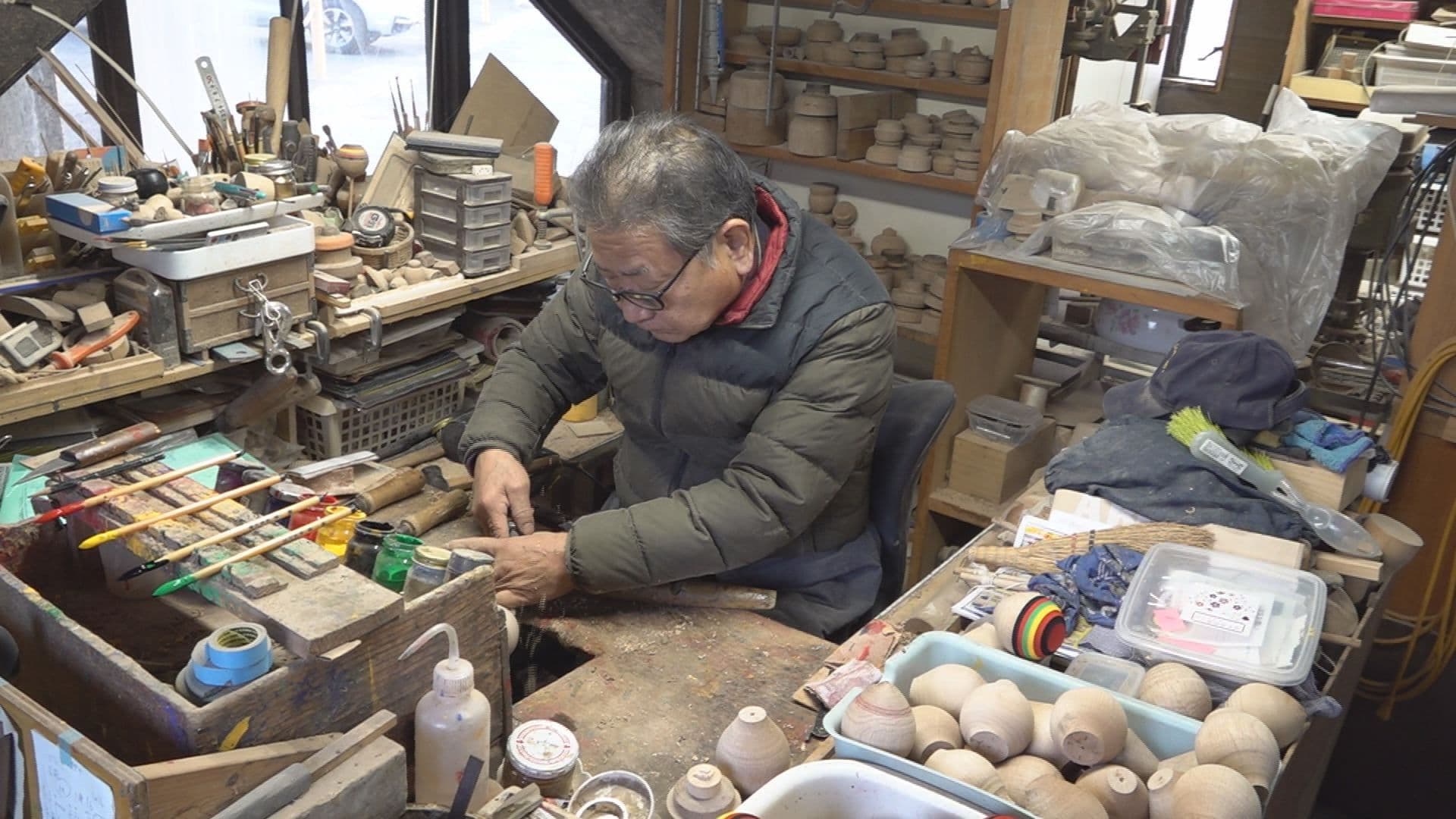 【長崎】佐世保独楽本舗でこま作りピーク　巳年「へび」のこまも