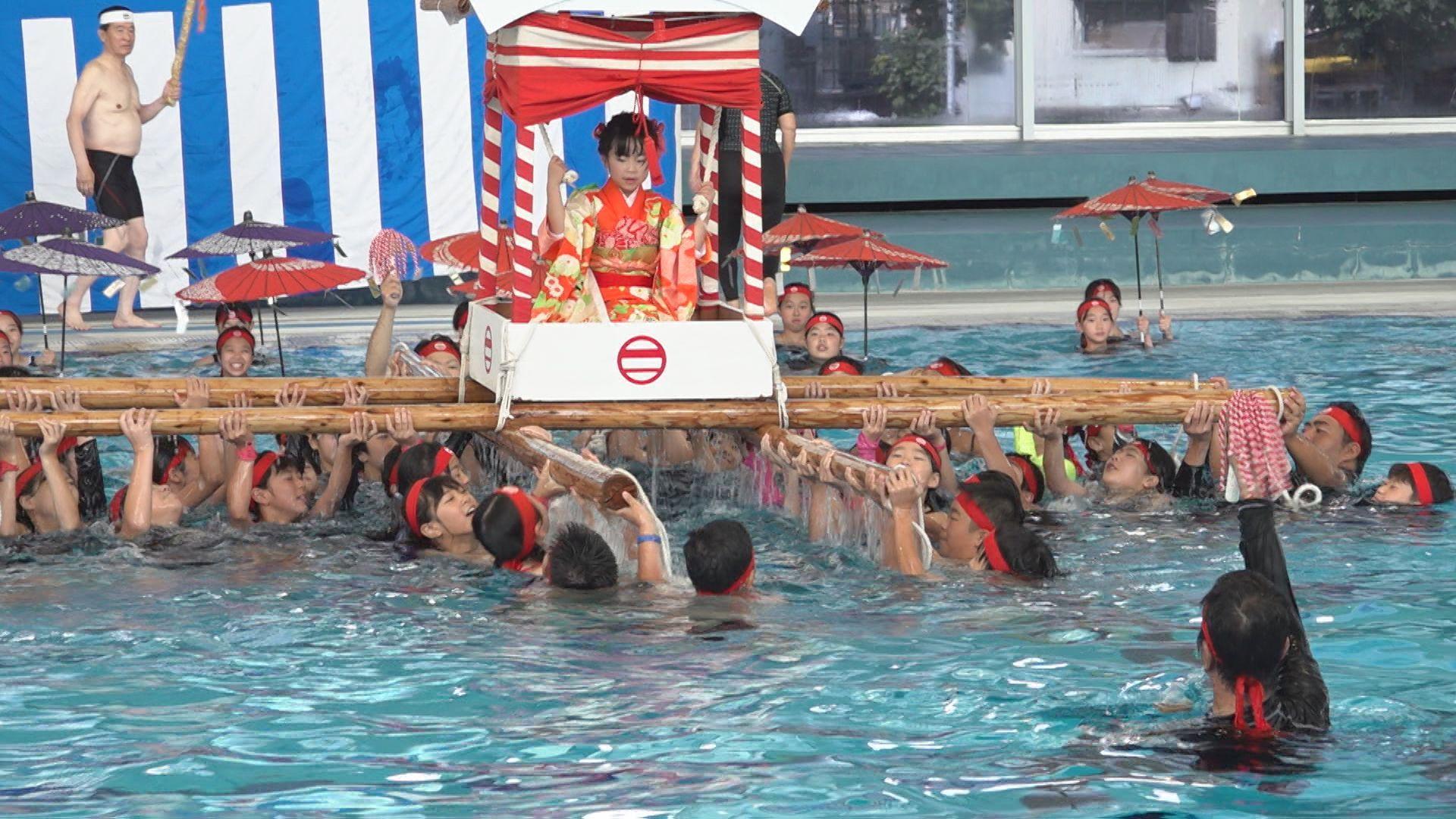 ひと夏の練習の成果！長崎游泳協会の水泳教室で大名行列