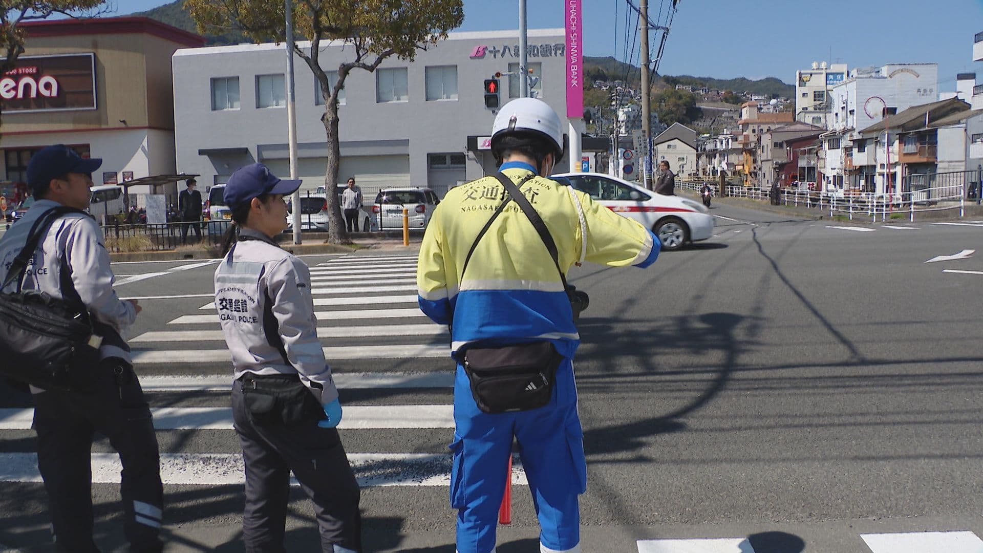 【速報】長崎市でひき逃げ事故 車が逃走中