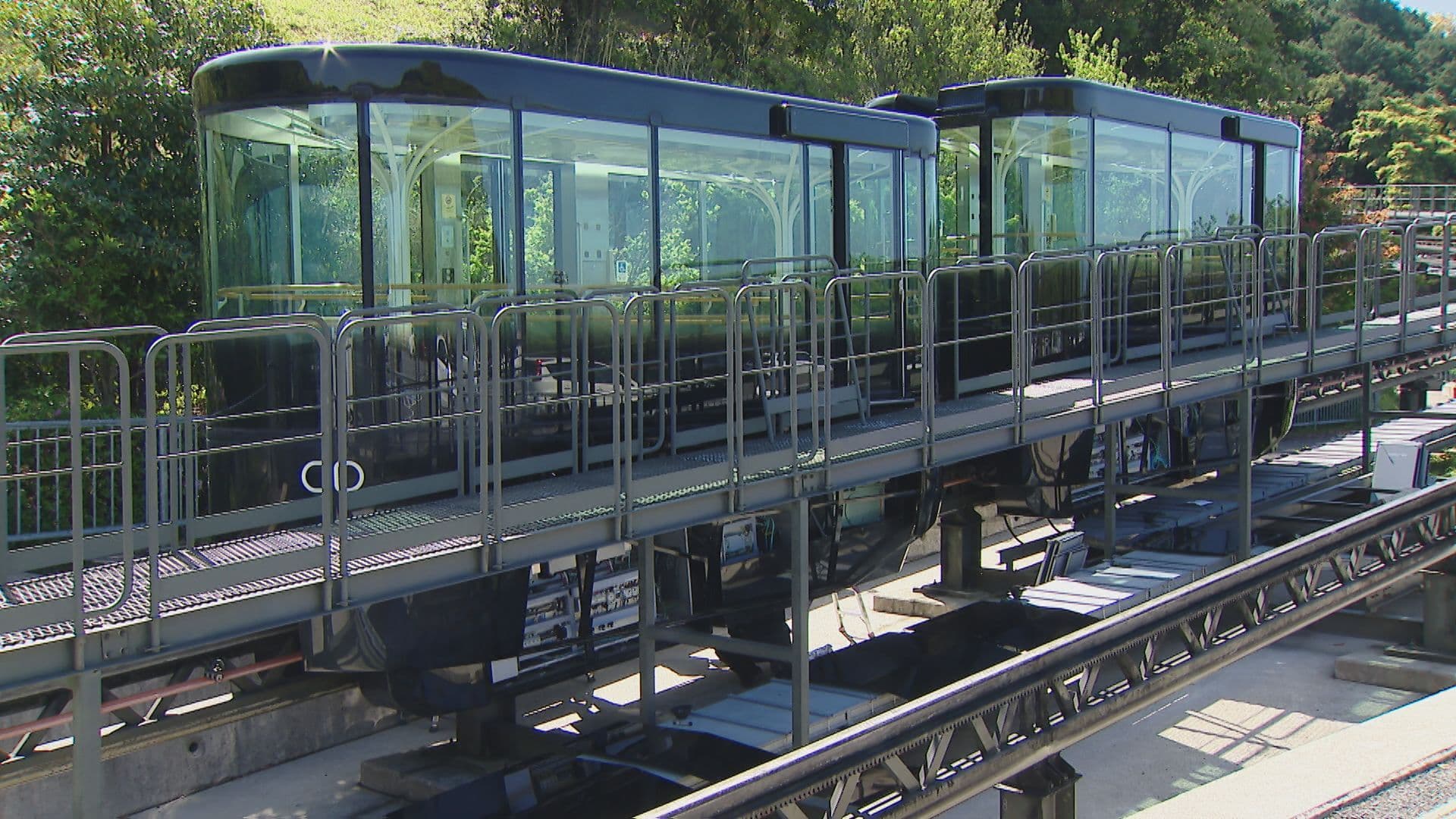 稲佐山スロープカー 急停止で乗客骨折…原因不明の停止相次ぎ当面運休