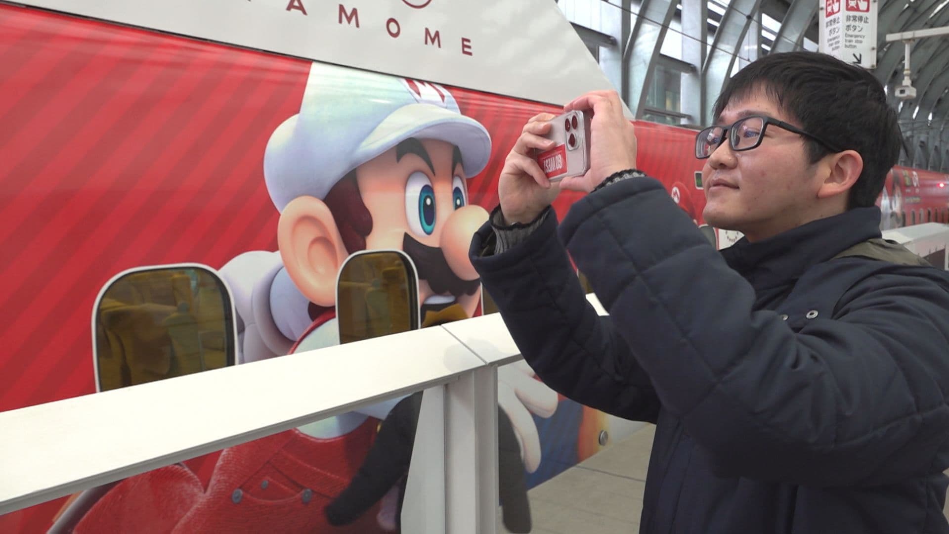 西九州新幹線が初のラッピング列車に「スーパーマリオトレイン」出発式