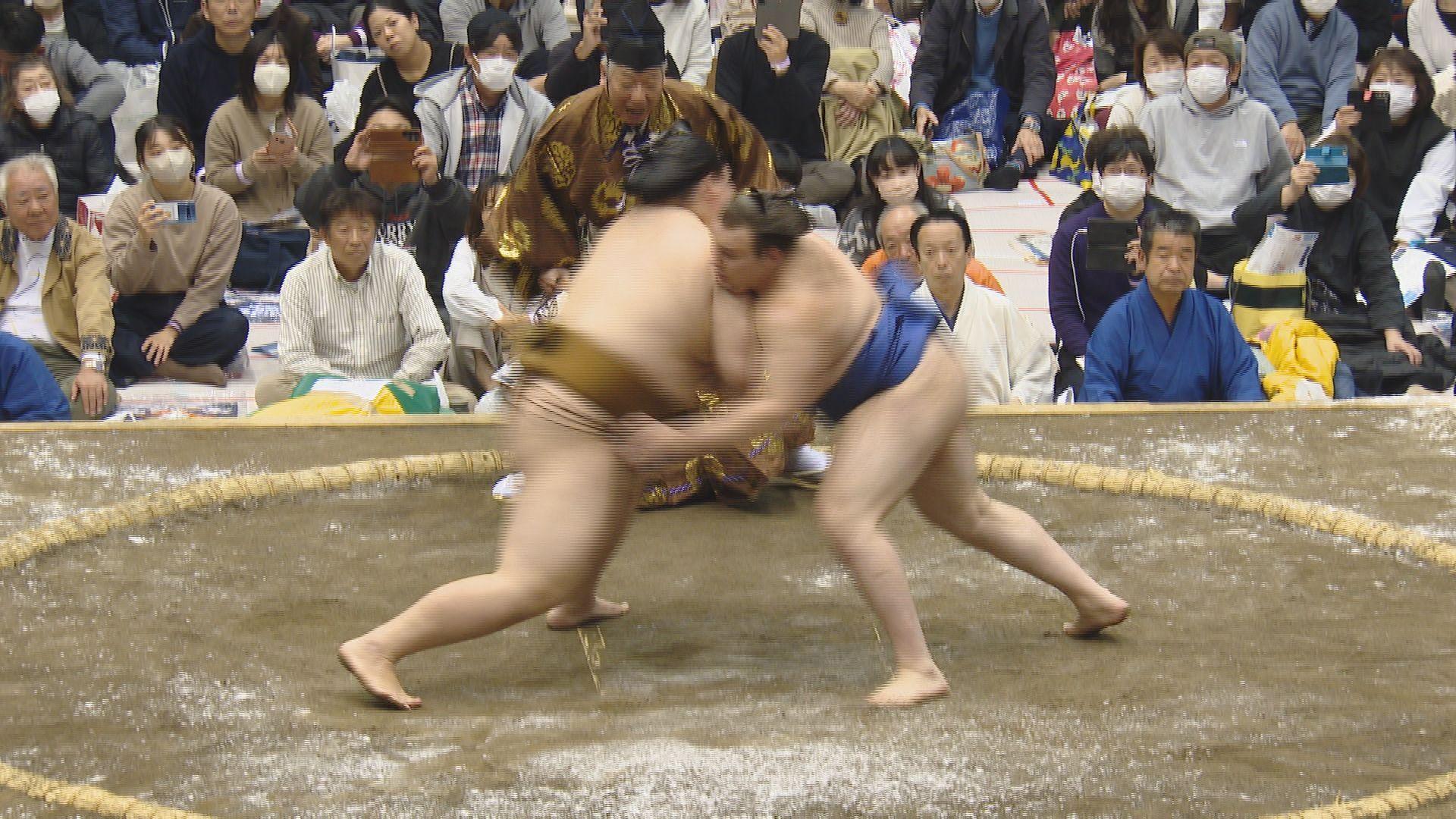 大相撲冬巡業「諫早場所」人気力士の迫力ある取組が観客を魅了