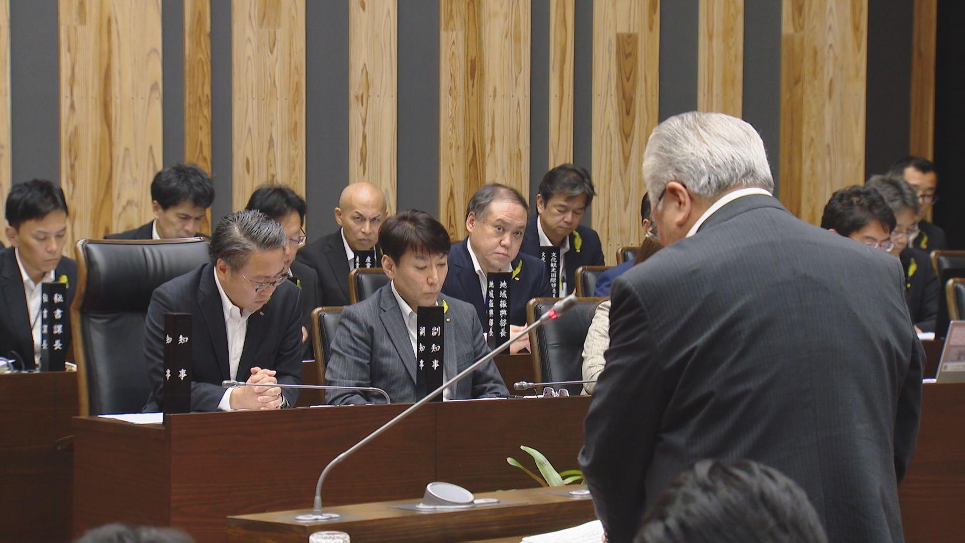 知事の後援会　自民党県議から借り入れ