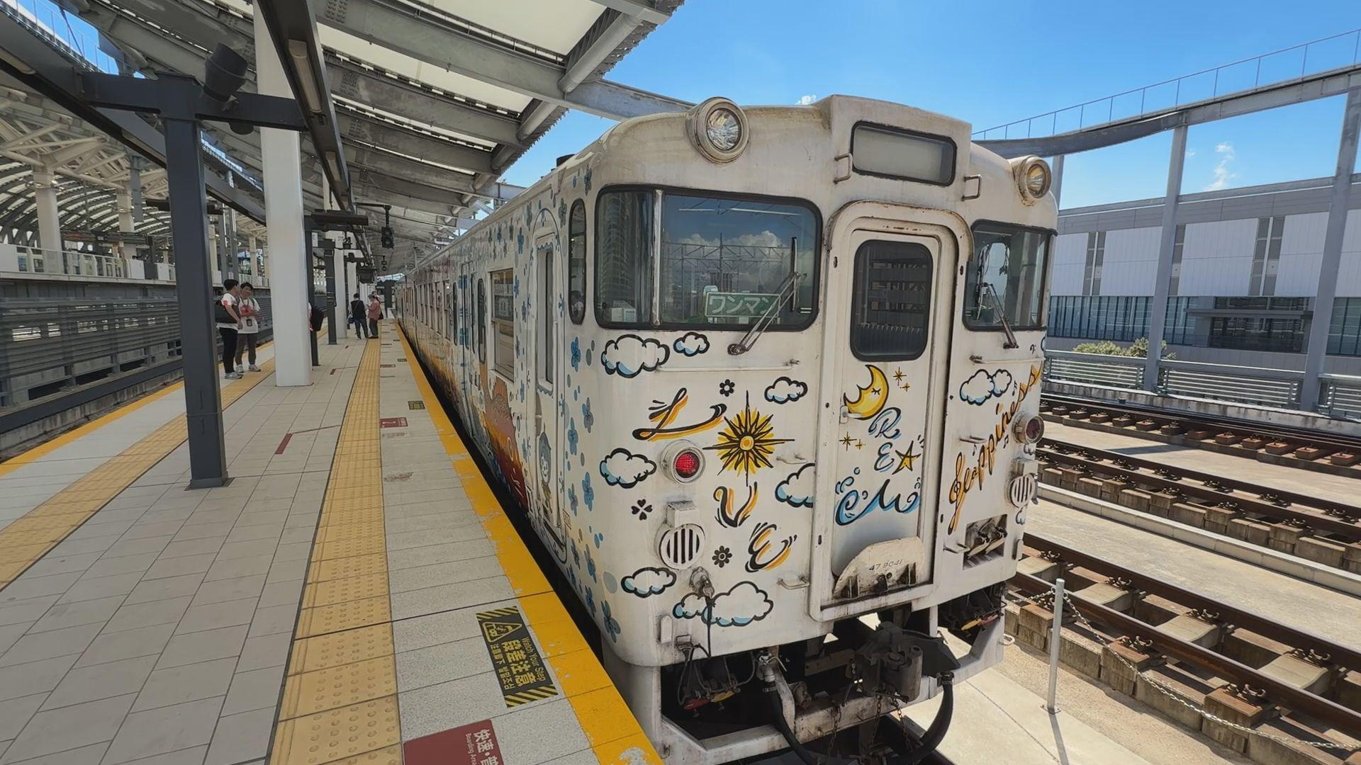 ＥＸＩＬＥ ＴＡＫＡＨＩＲＯさんデザインの列車｢Ｃｈｏo Ｃｈｏo 西九州 ＴＲＡＩＮ｣展示