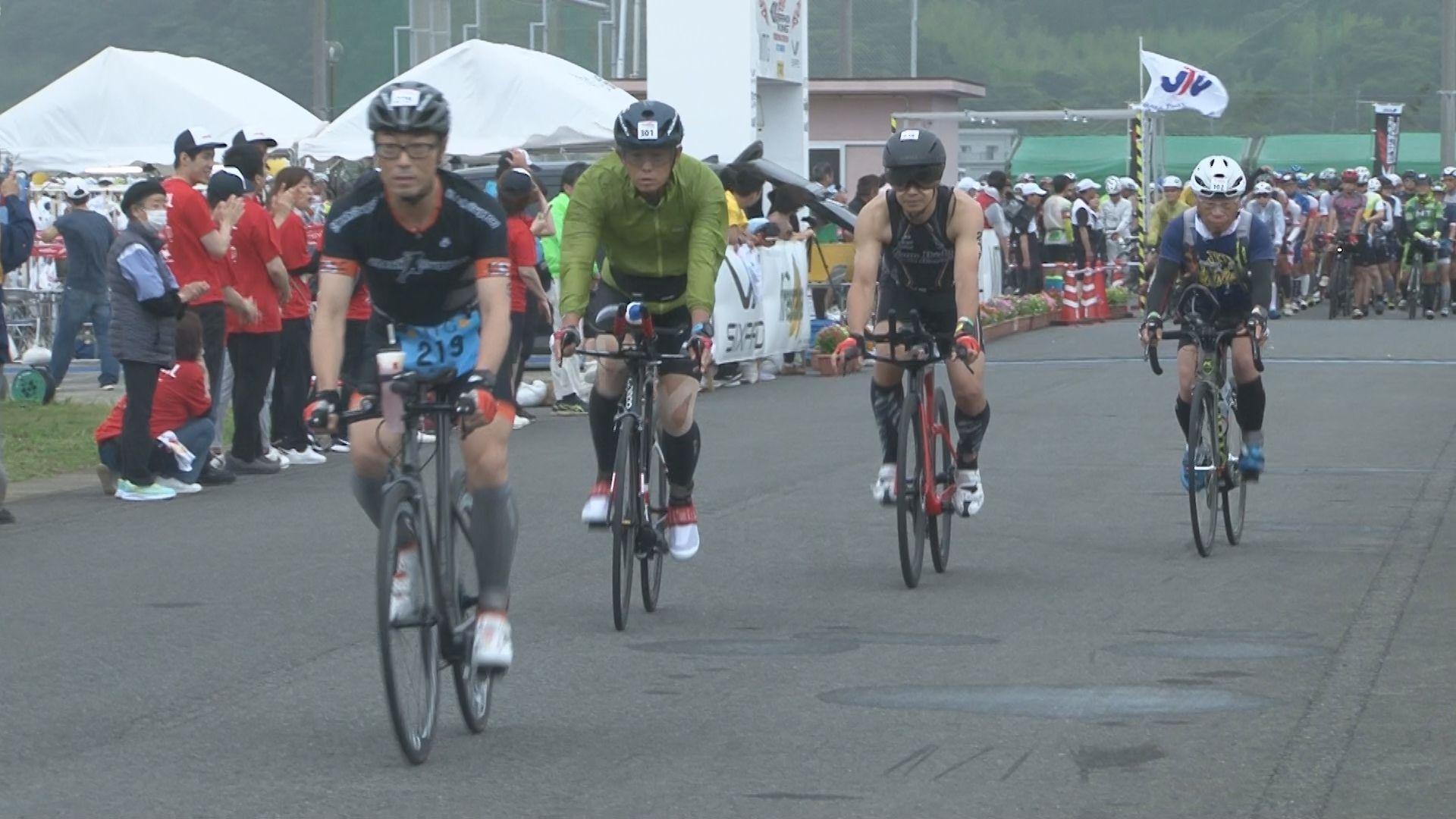 五島で国際トライアスロン大会バラモンキング 雨の中５４７人が完走