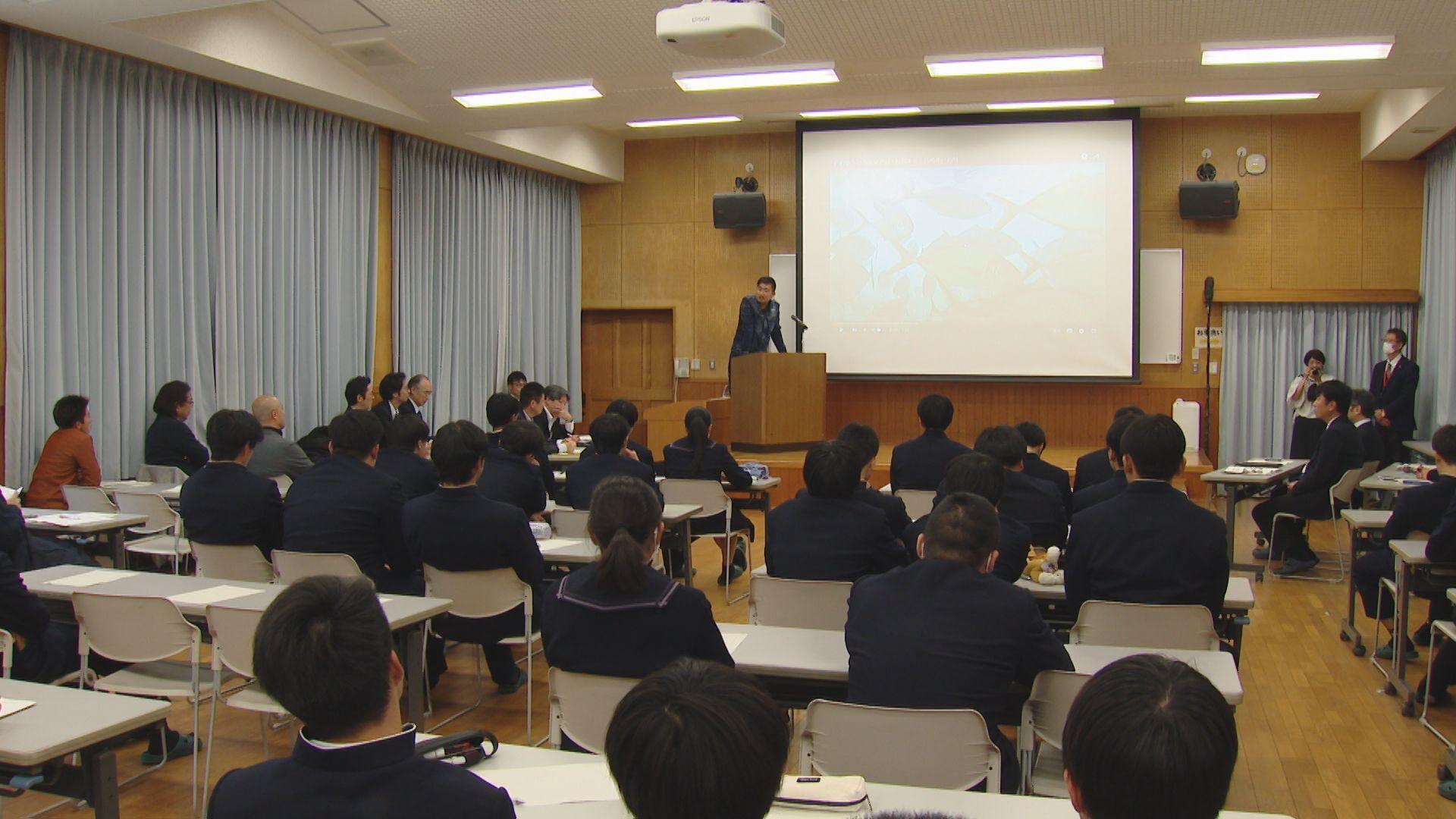 ＡＩを駆使した「スマートな養殖業」を高校生が学ぶ