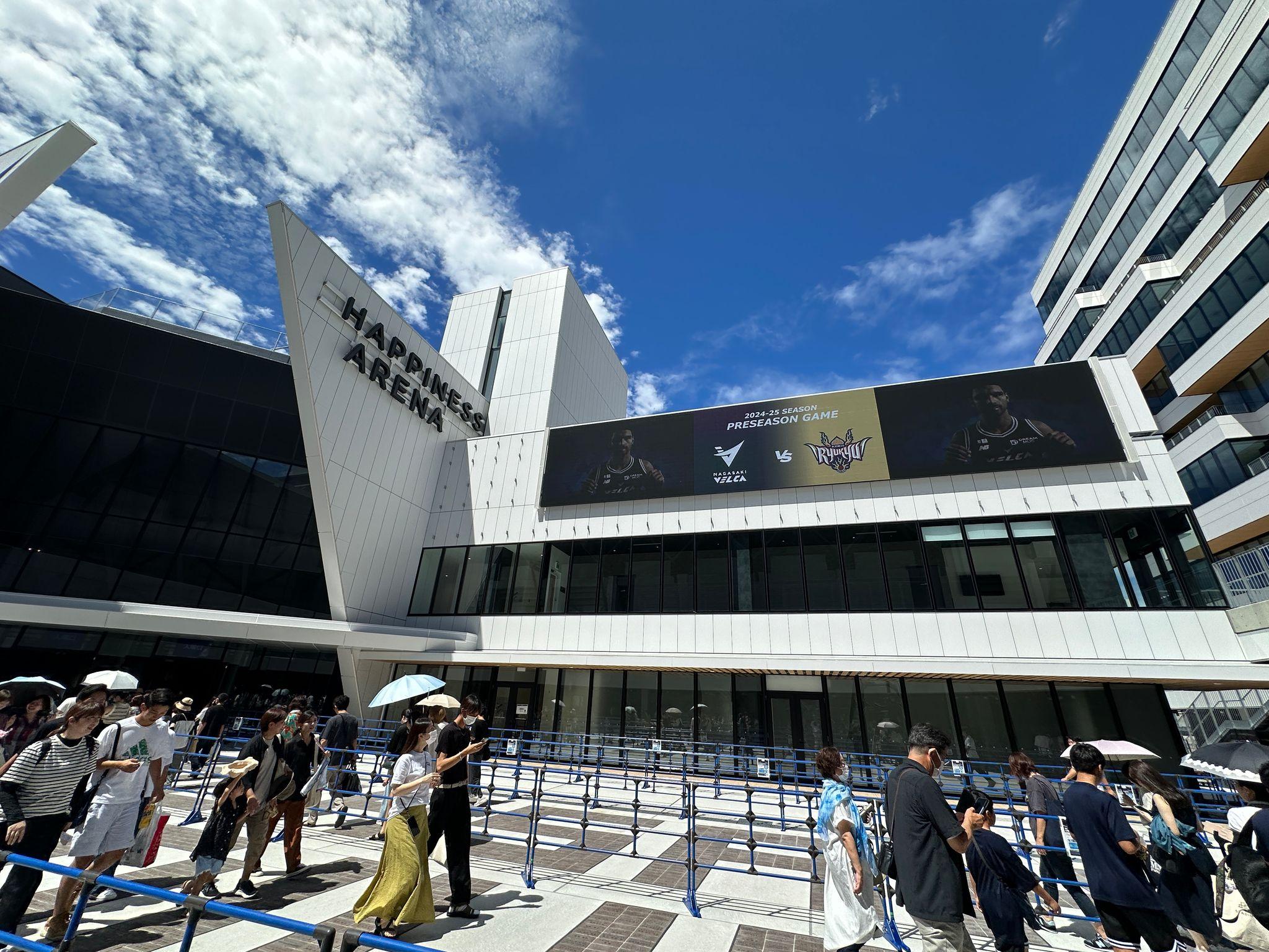 【長崎ヴェルカ】新本拠地「ハピネスアリーナ」で初試合　琉球に78-79の1点差で惜敗 新戦力マーク・スミスは34得点！