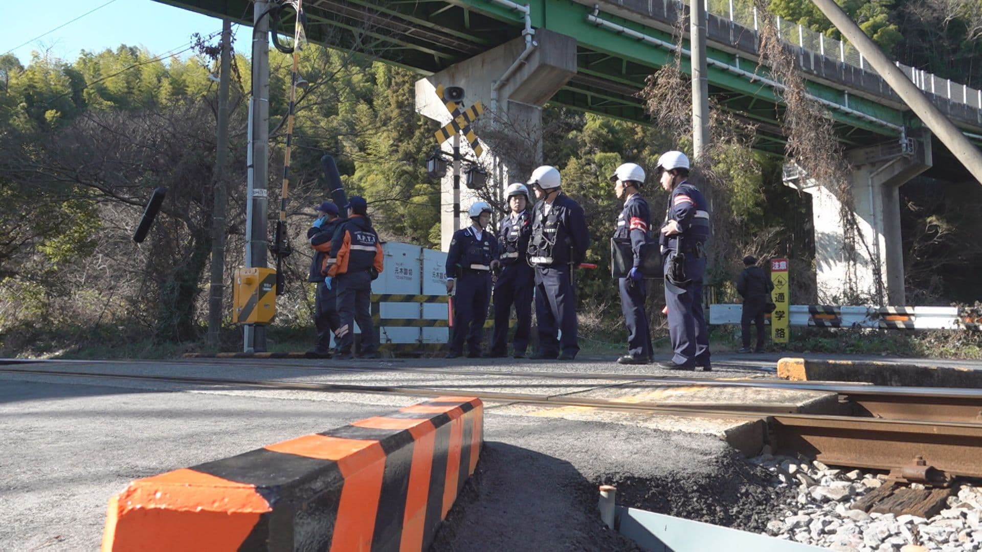 0106長与町JR踏切で列車衝突事故③