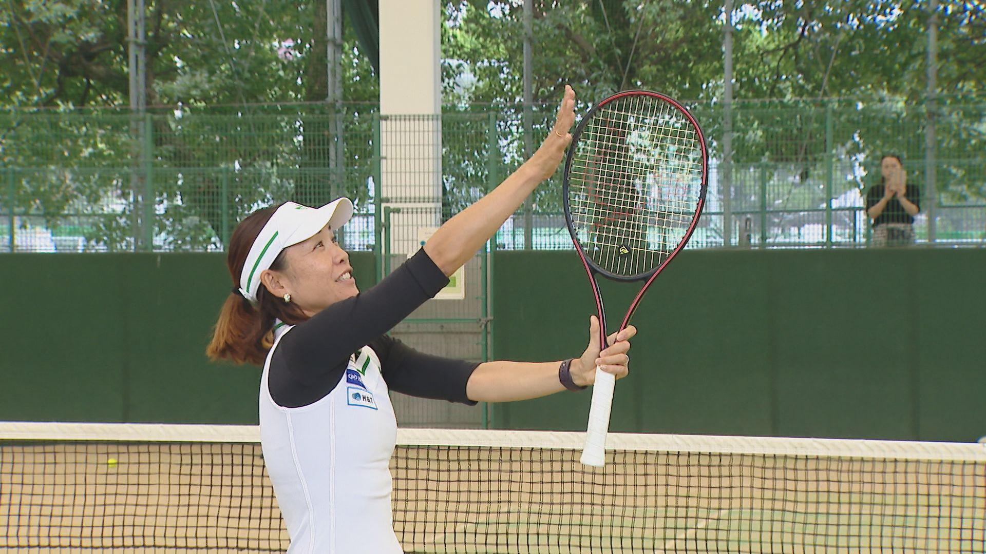 元プロテニス選手・中村藍子さんが長崎市の小中学生にテニスの楽しさコツを伝授