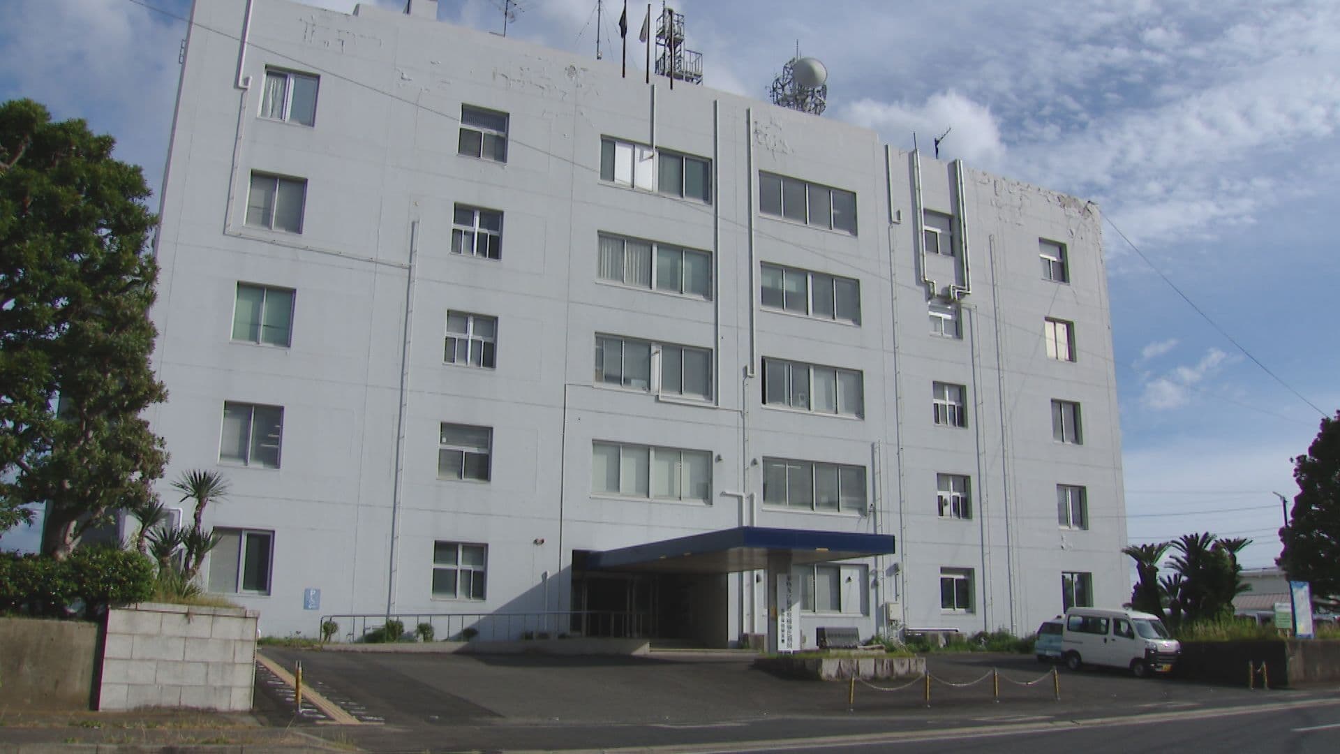 ＳＮＳで高校時代の同級生になりすまし学歴や職業を馬鹿にした疑い…九州運輸局佐世保海事事務所職員（５２）を逮捕