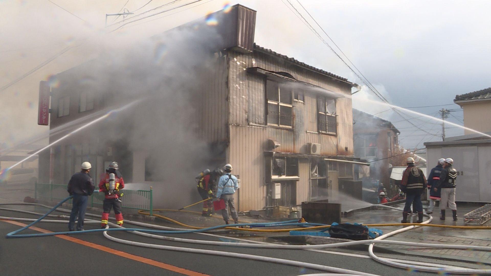 島原で６棟が全焼する火災…焼け跡から身元・性別不明の１遺体見つかる
