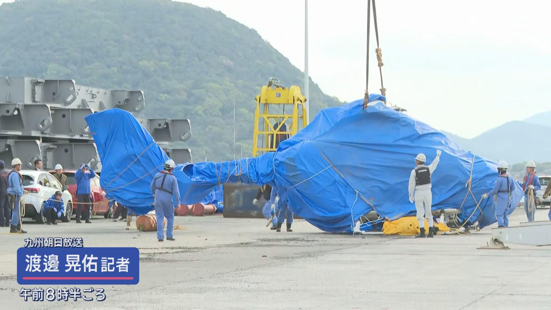 患者ら３人が死亡した壱岐沖の医療搬送用ヘリ不時着水事故 機体を陸揚げ｢ヘリは回転しながら接水｣