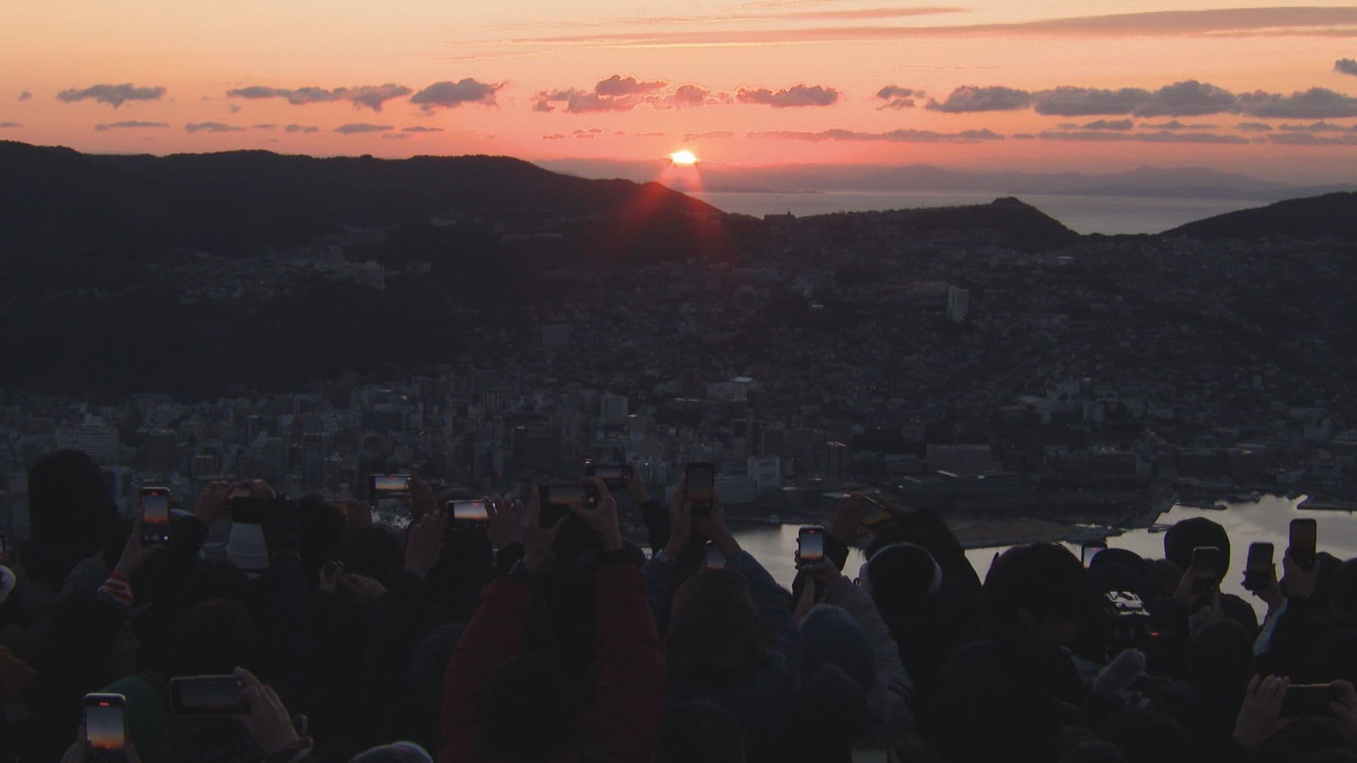 初日の出に初詣、初売り、泳ぎ初め…２０２６年 正月三が日の風景