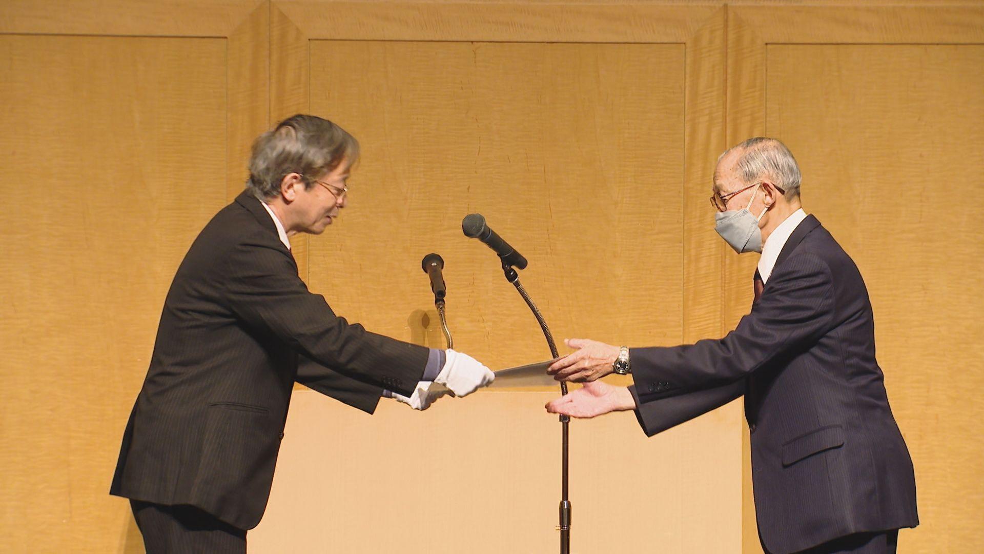 【長崎】川柳二句吟最優秀は｢幸せの尺度どん底から学ぶ｣戦中戦後と比べた今の幸せを詠む 県文芸大会表彰式