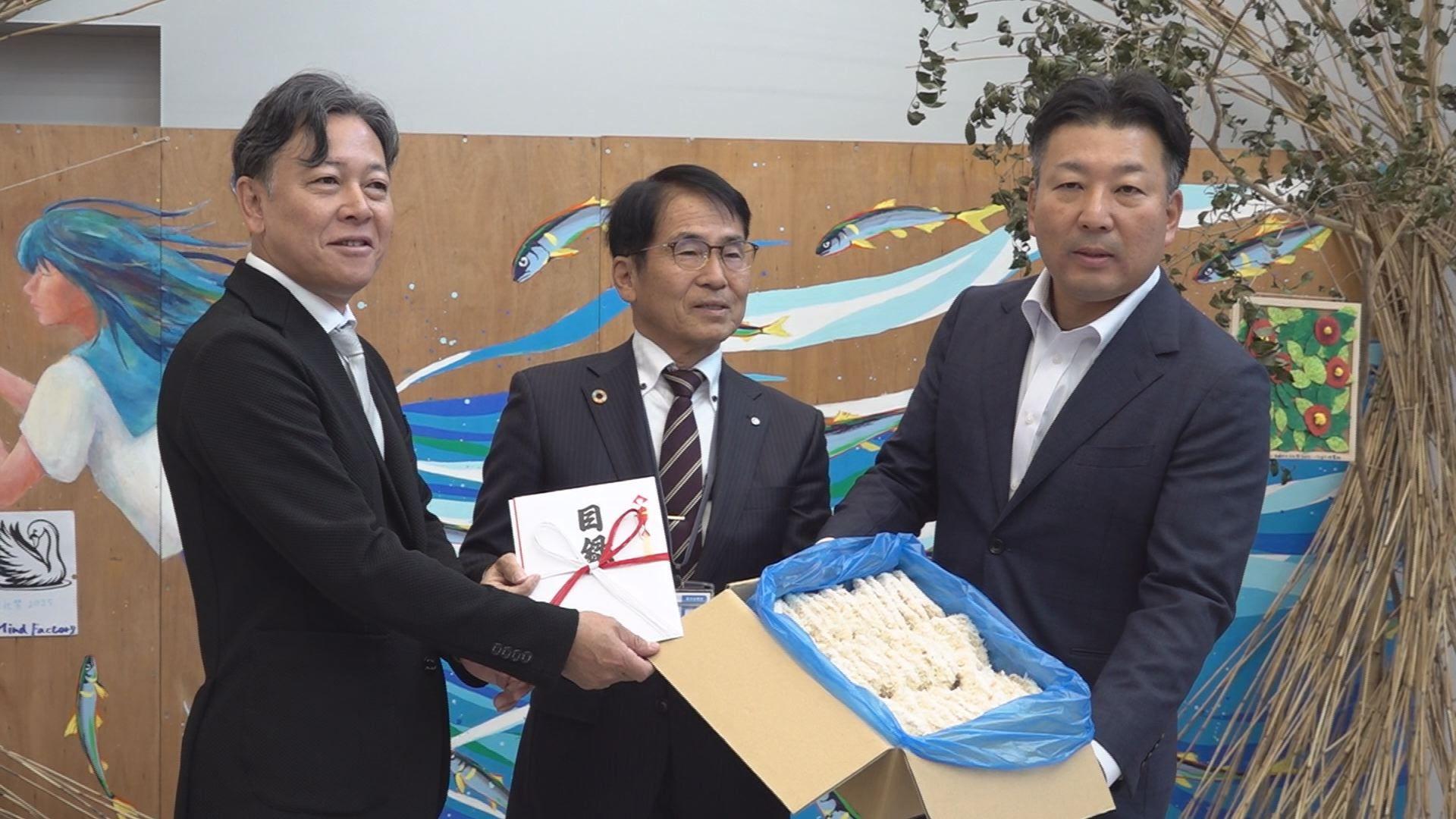 松浦産アジフライ１５４７食を佐々町の小中学校に寄贈「一番おいしいアジフライを」