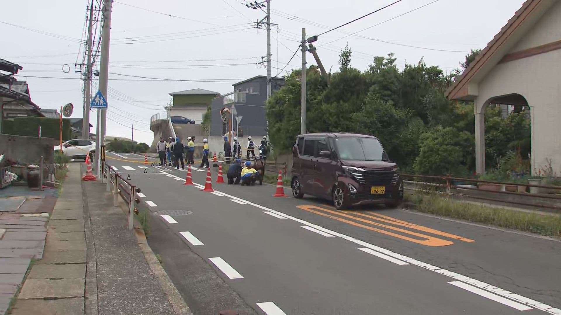 軽乗用車と原付バイクが衝突 バイクの運転手が意識不明の重体