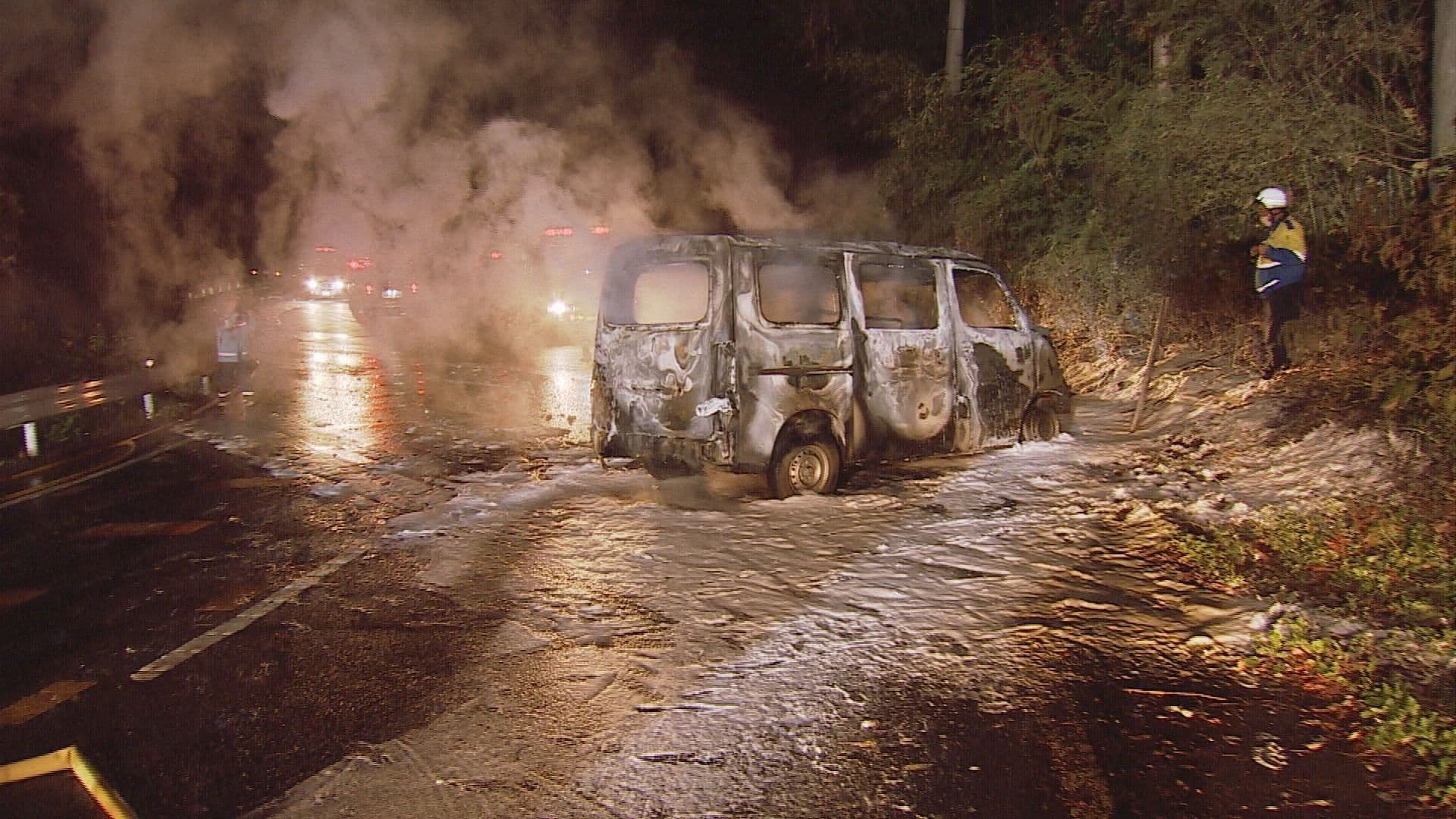 【長崎】事故多発Ｓ字カーブで車同士衝突…双方全焼･１人胸骨折るけが 北松･佐々町