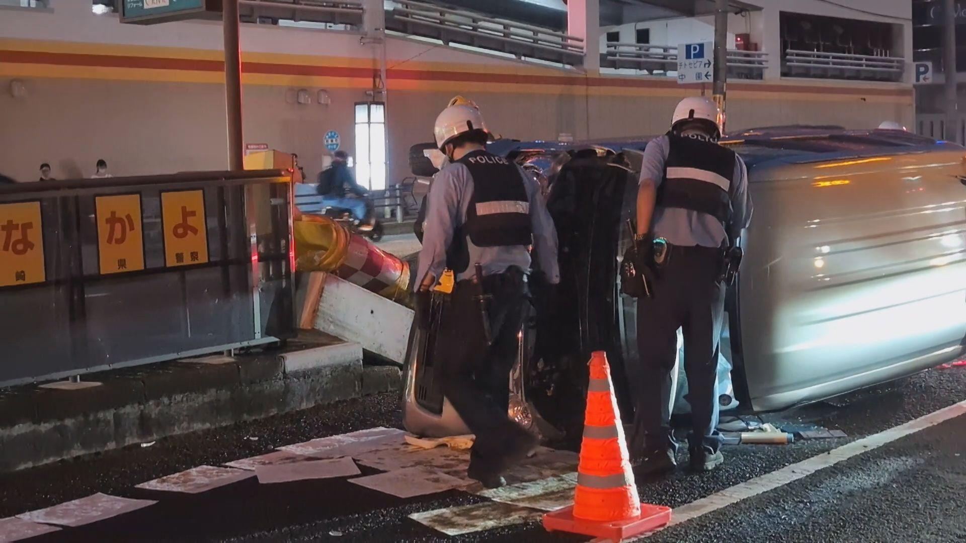 長崎市家野町で軽乗用車が横転