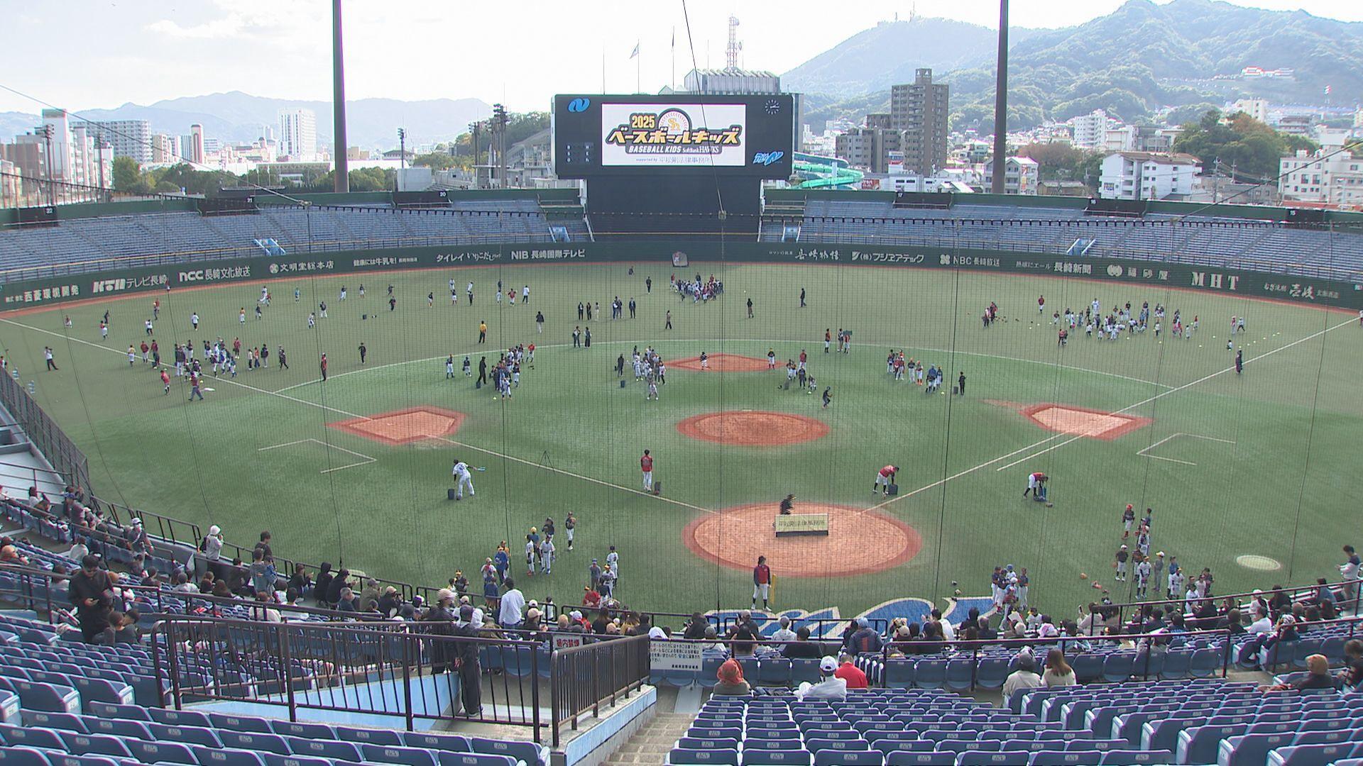 福岡ソフトバンクホークス・柳町選手らプロ野球選手が指導「ベースボールキッズ2025」