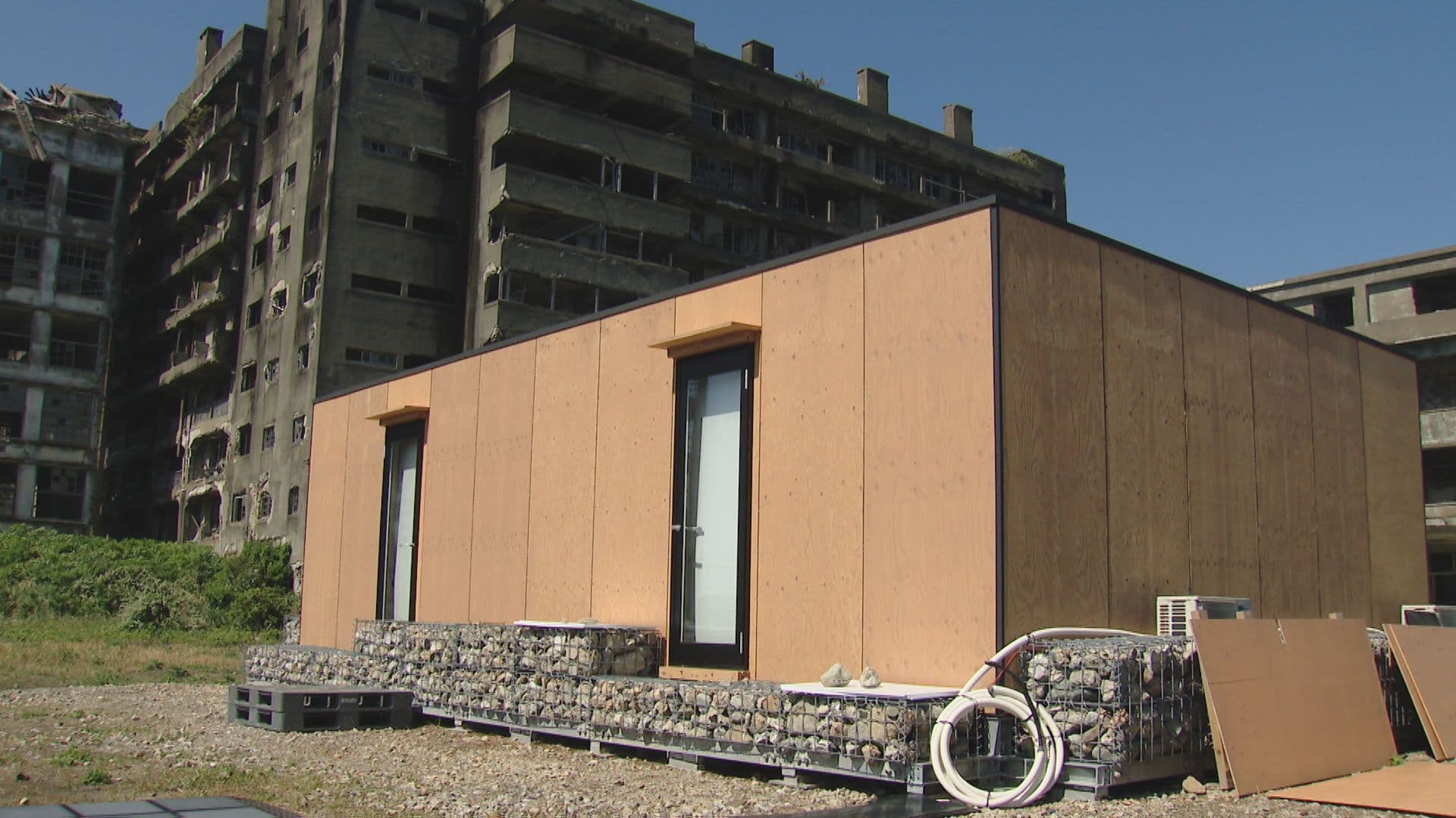 軍艦島に56年ぶり新築｢72号棟｣島の保存･整備へ 研究拠点施設が誕生