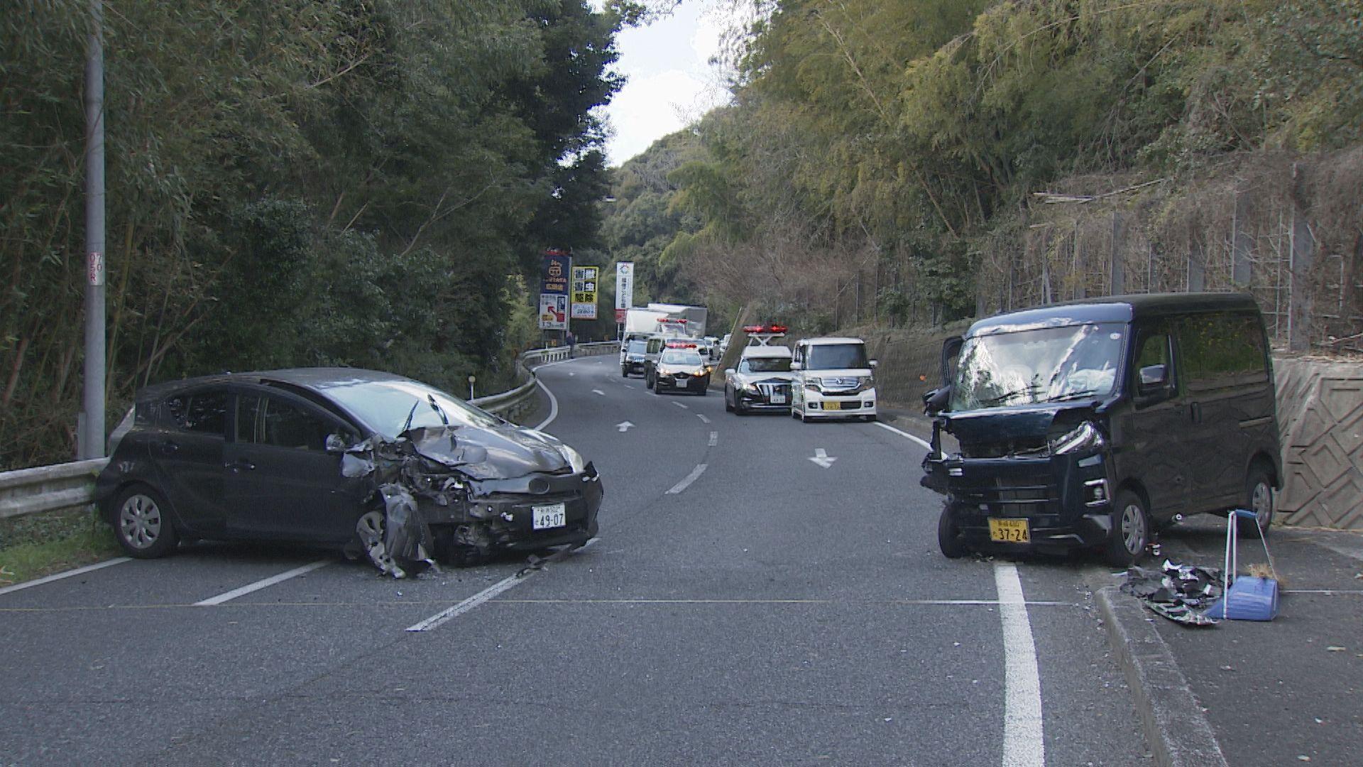 【長崎】佐世保市南風崎町で車同士が正面衝突事故　２人救急搬送　春分の日に最大２キロの渋滞