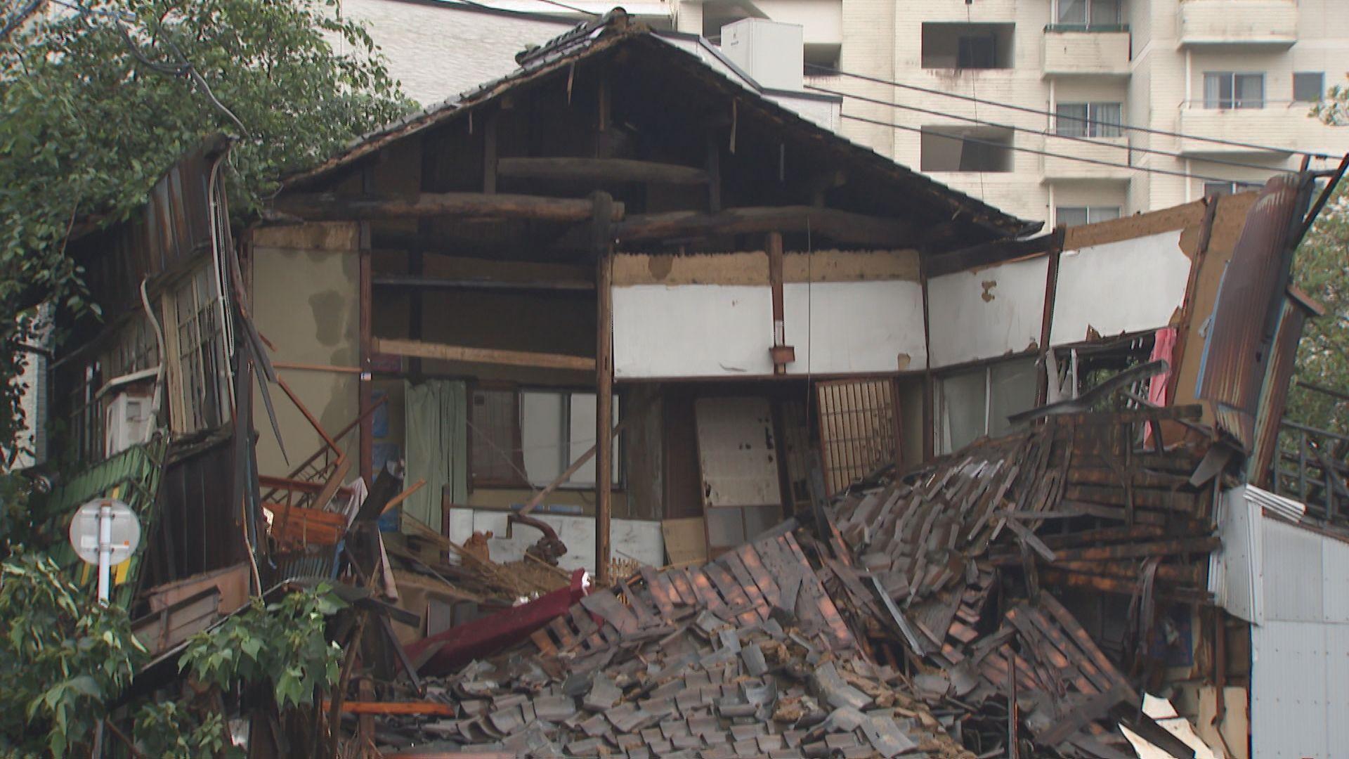 長崎市相川町の国道２０２号で土砂崩れ　佐世保市では空き家が倒壊